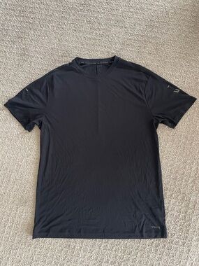 Vuori Black Short Sleeve Performance Tee
